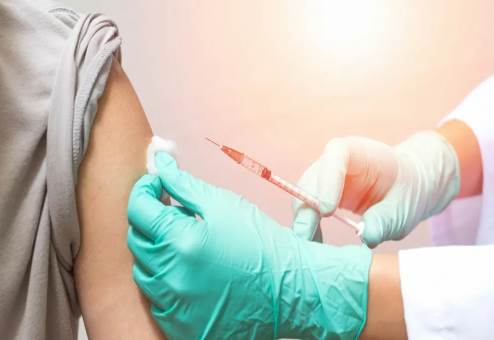 Vaccinarea anti-COVID s-a împotmolit, la Craiova. Mai mutle centre nu sunt gata