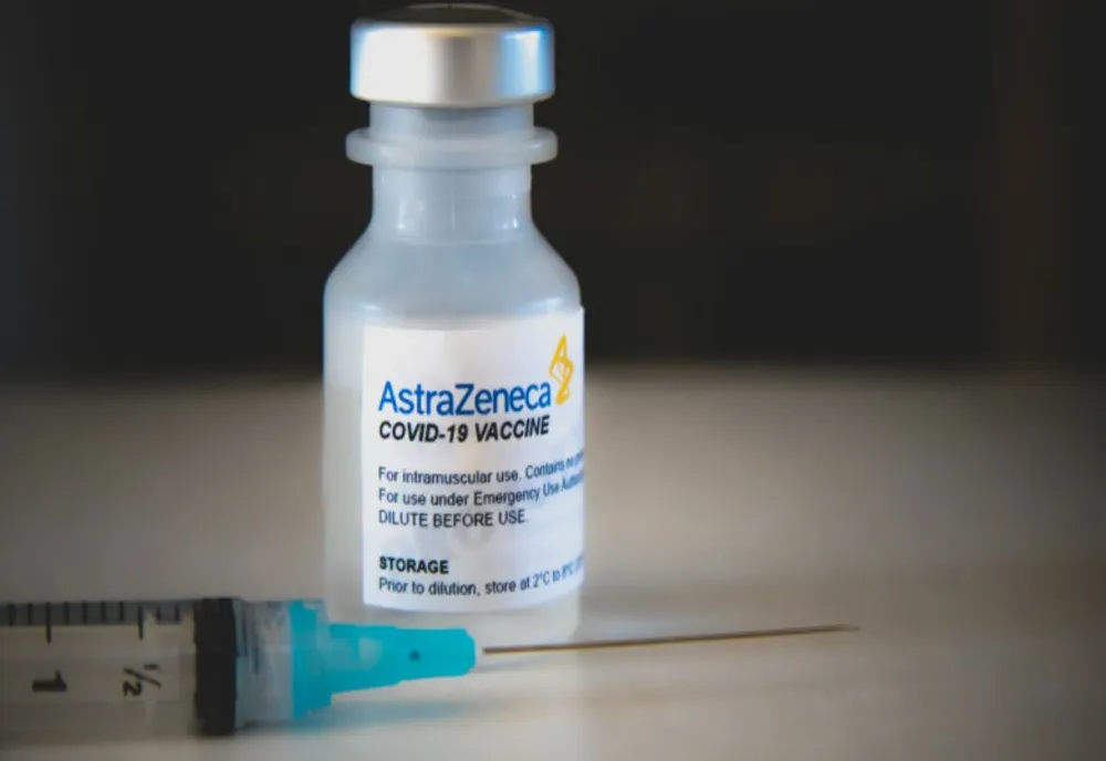 România a decis suspendarea vaccinării cu lotul din vaccinul AstraZeneca cu probleme în Italia. Serul a ajuns şi în judeţele Olt, Dolj, Vâlcea şi Mehedinţi