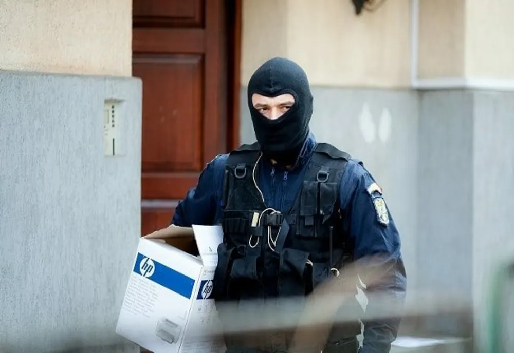 Craiova: S-au dat drept artişti pentru a obţine cu acte false ajutoare COVID