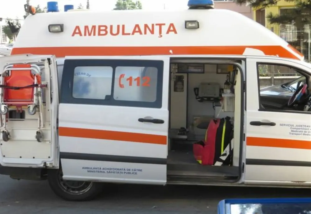 Fetiţă de trei ani lovită de o maşină, într-o comună din Dolj
