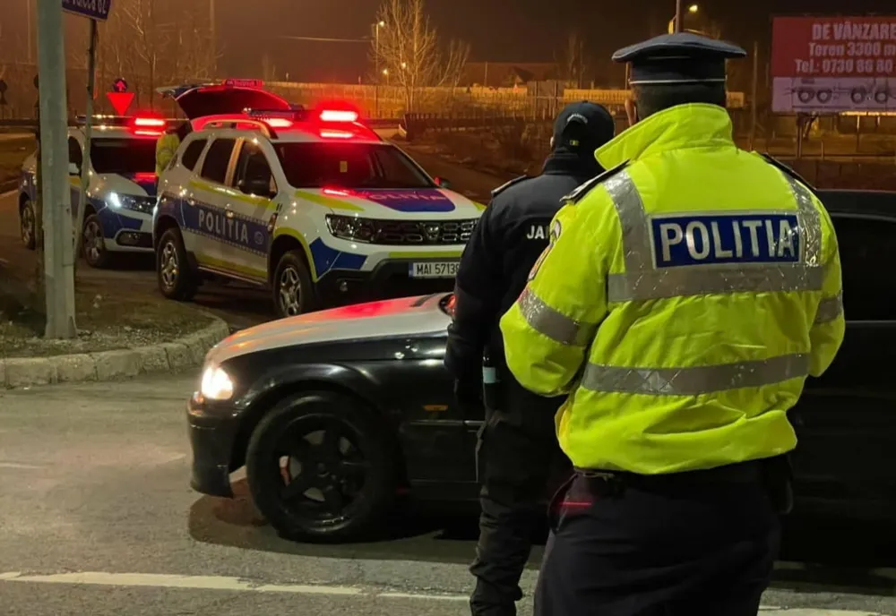 Un şofer din Craiova a provocat un accident rutier şi a fugit de la locul accidentului