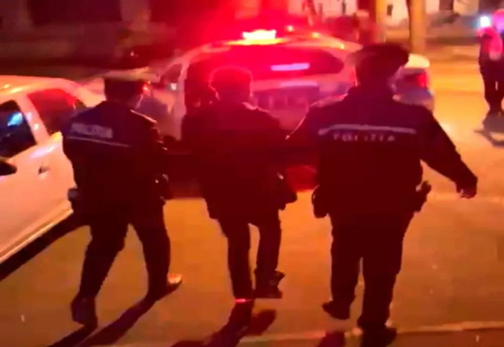 VIDEO. Un bărbat din Craiova, arestat după ce a tâlhărit două femei