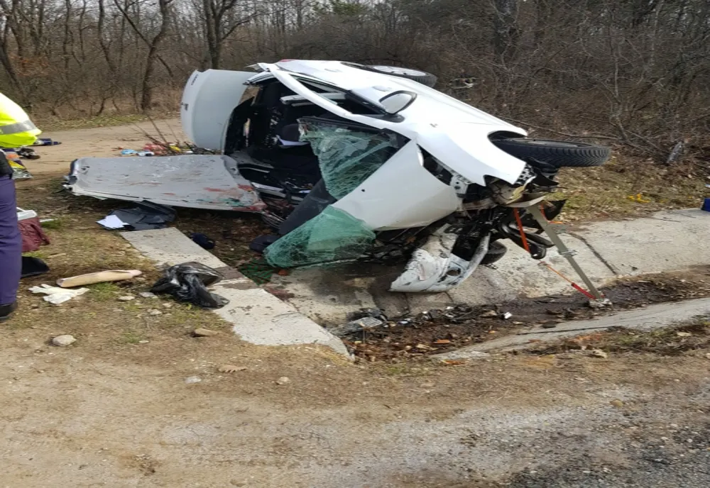 Două persoane au murit într-un grav accident rutier, la Radovan