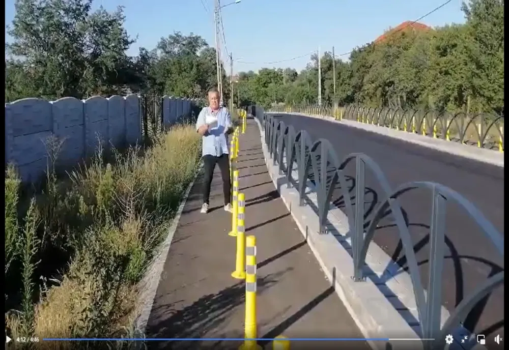Poetul Dinescu critică investiţia primarului din Sălcuţa (Dolj), într-o pistă pentrubiciclete