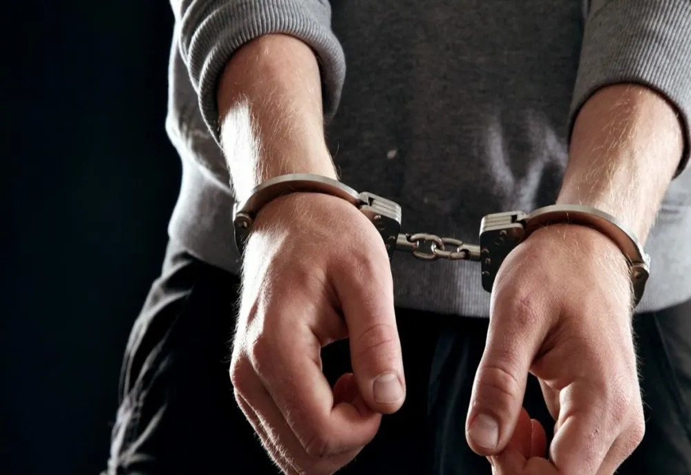 Craiovean reţinut pentru corupere sexuală a minorilor. Ce le punea pe victime să facă