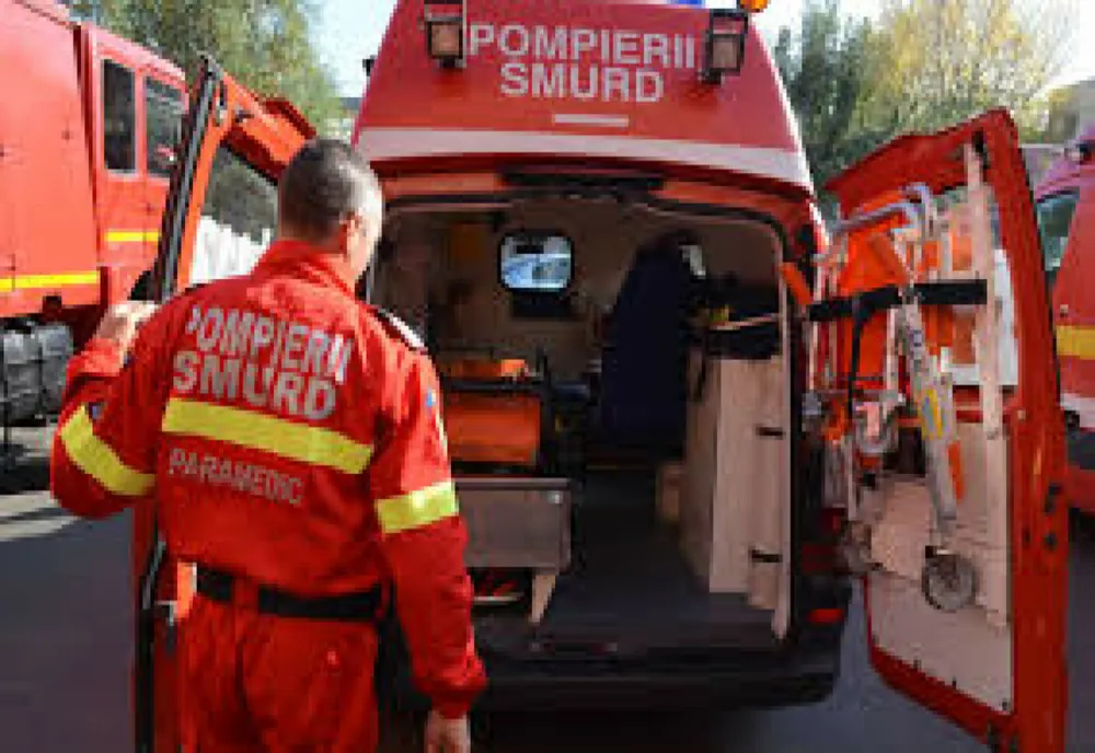 Accident cu trei maşini, în Craiova. Un bărbat, la spital