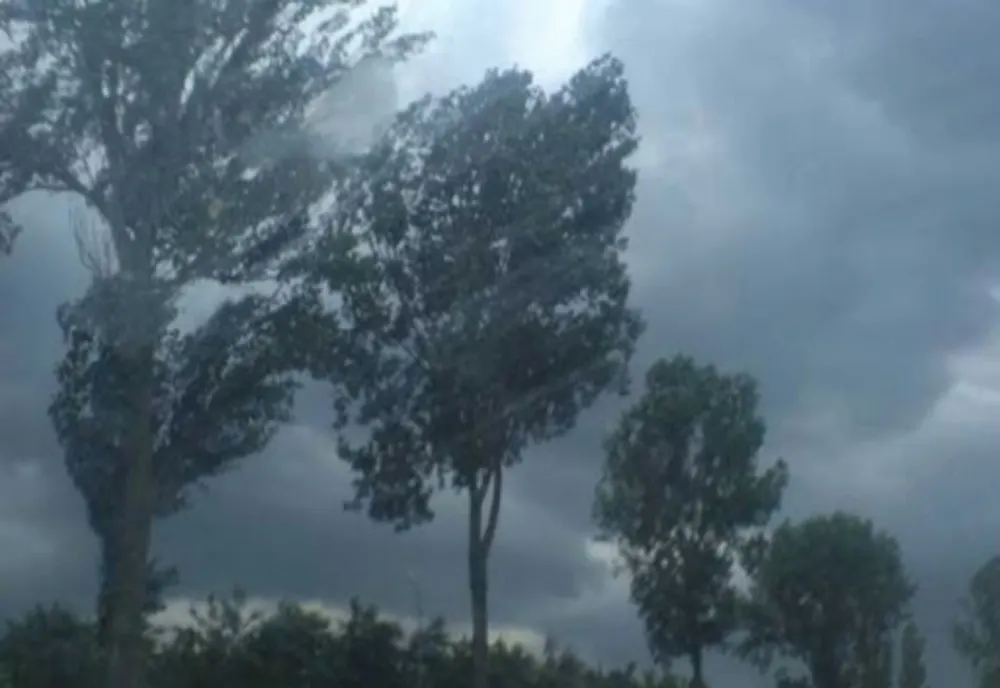 ATENȚIONARE METEOROLOGICĂ: VREME RECE, PLOI ABUNDENTE ȘI NINSORI LA MUNTE ÎN URMĂTOARELE ZILE 