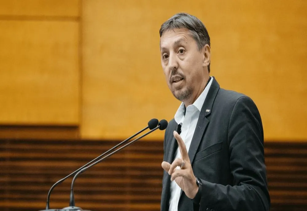 DANIEL DAVID: DIRECTORII DE ȘCOLI TREBUIE SĂ ANUNȚE CLAR PĂRINȚII CE SE ÎNTÂMPLĂ PE 8 SEPTEMBRIE