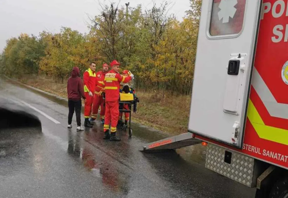 ACCIDENT RUTIER ÎN DOLJ. ȘASE PERSOANE, DINTRE CARE PATRU COPII, AU AJUNS LA SPITAL