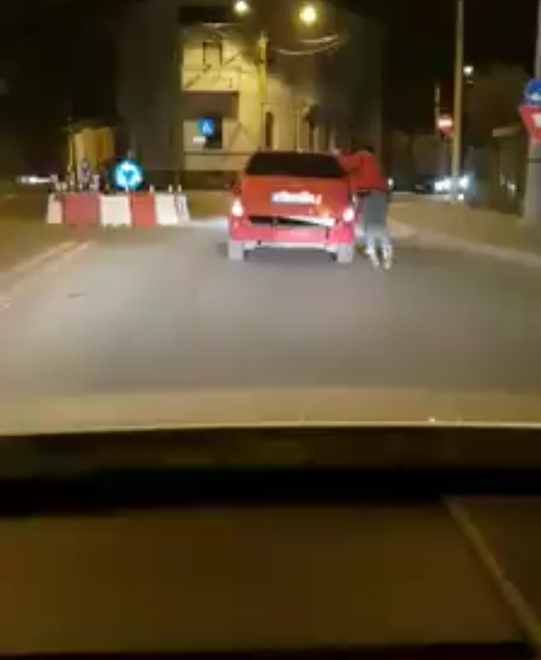 Screenshot_20190404-190748_Video Player