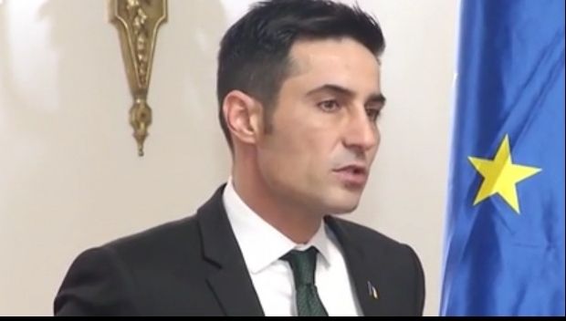 Cosmin Vasile nu s-a hotărât dacă îi ia locul lui Manda în Parlament