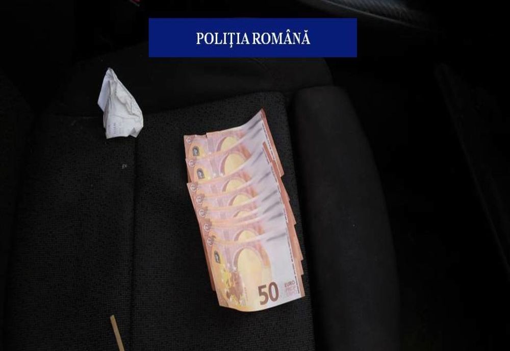 Tineri din Dolj arestați după ce au fost prinși că au falsificau bancnote de 50 de euro