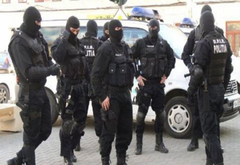 55 de percheziţii, în București și în 5 județe, într-un dosar penal de contrabandă cu tutun