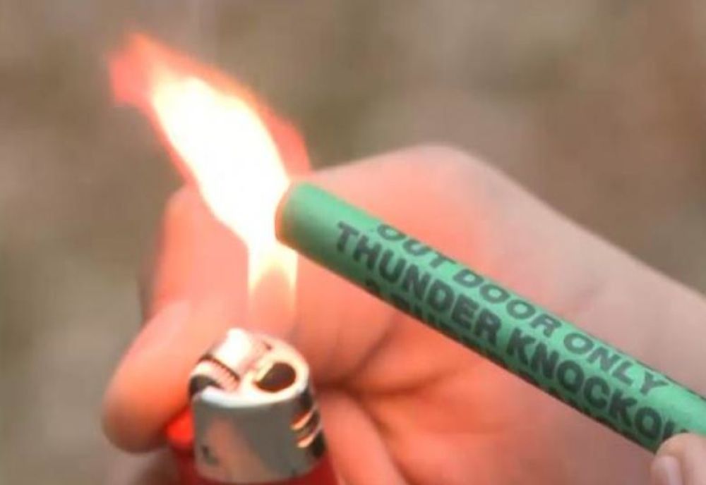 Un bărbat din Dolj este cercetat pentru 17 petarde găsite asupra lui