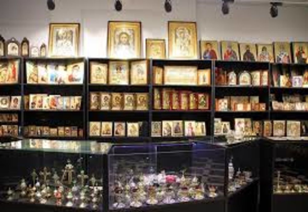 Magazin cu obiecte bisericești din Craiova, spart. Alarma i-a dat de gol pe făptași