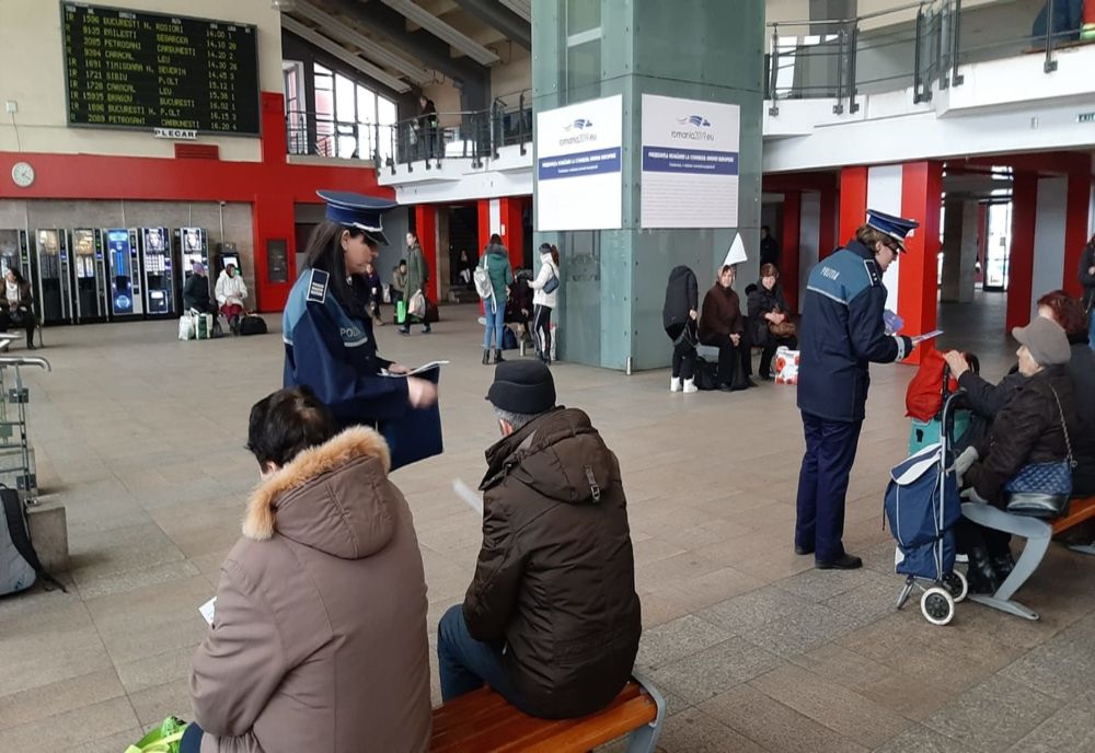 Călătorii din Gara Craiova informați despre noua lege care dă puteri sporite polițiștilor