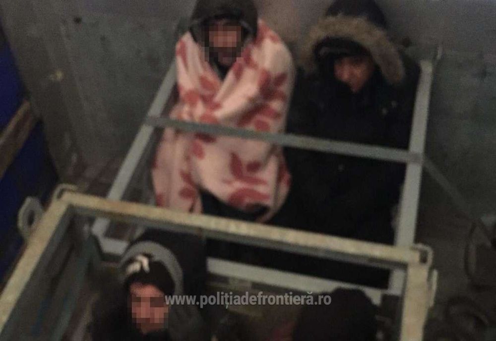 Patru irakieni şi un sirian, depistaţi într-un camion cu butelii, la Calafat 