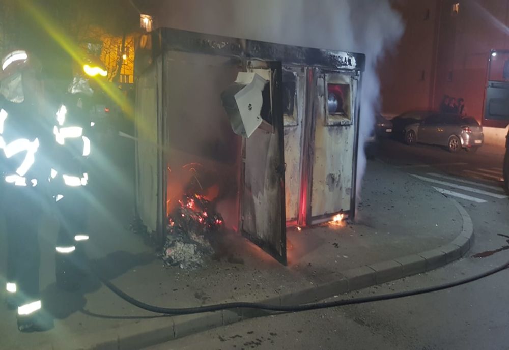 Craiova: Container pentru colectarea selectivă a gunoiului, incendiat. Dosar penal pentru distrugere