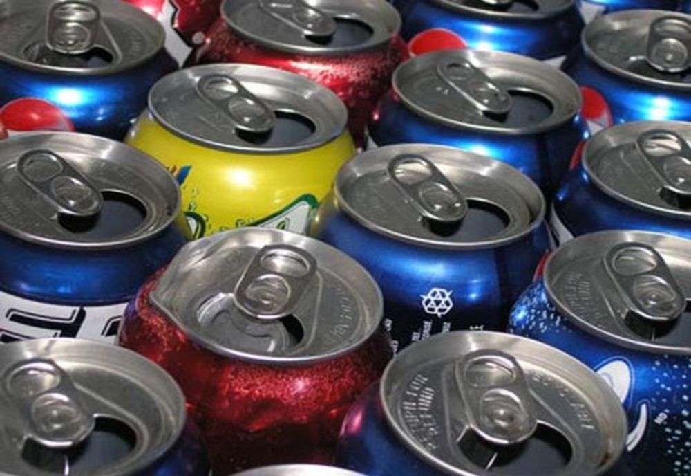 Un student din Craiova a implementat un program de reciclare a dozelor de aluminiu  