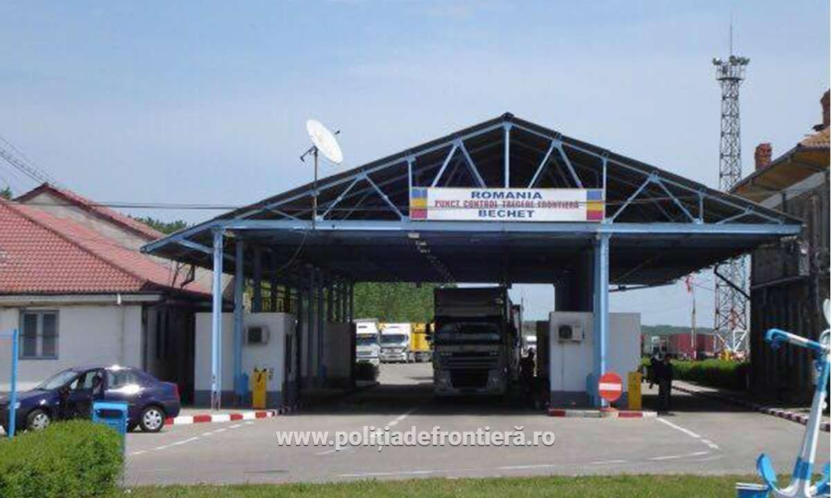 1573380984206-1572253168315bechets4-S4