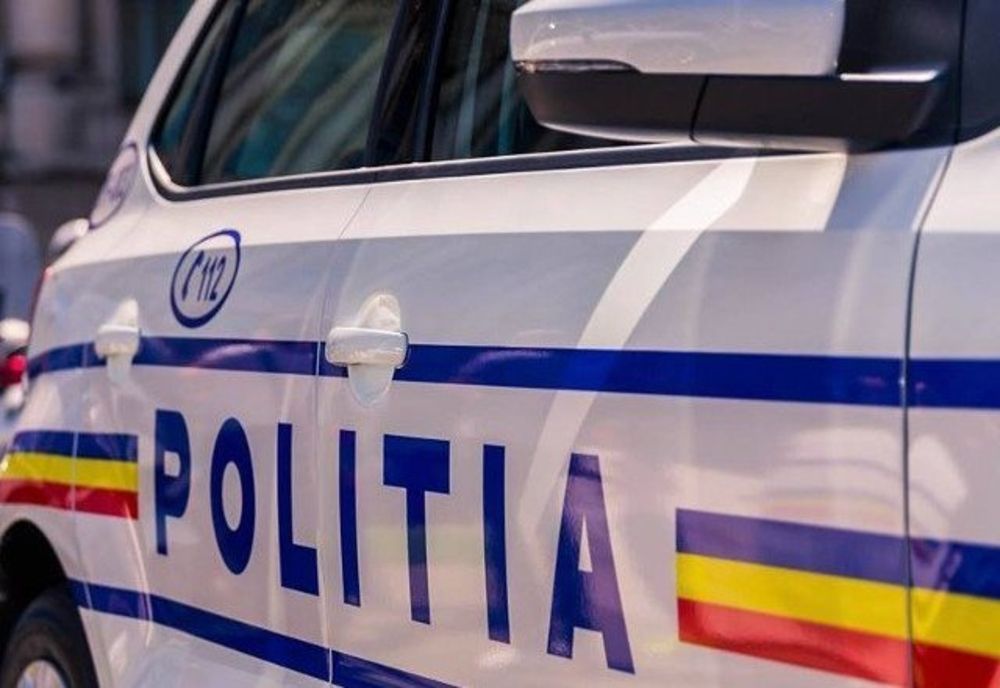 Un doljean a dat etilotestul peste cap. Prins de polițiști după ce un alt șofer a observat că mașina se deplasa haotic 