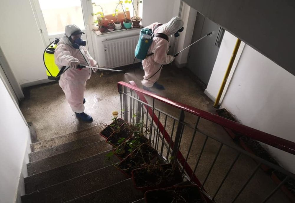 DSP Dolj a dat aviz pentru soluția pentru dezinfecția scărilor de bloc din Craiova. S-a răzgândit după câteva zile și a și amendat operatorul căruia îi dăduse undă verde