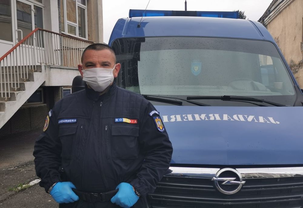 Jandarmii din Craiova au primit, de la un producător local, combinezoane de protecție 