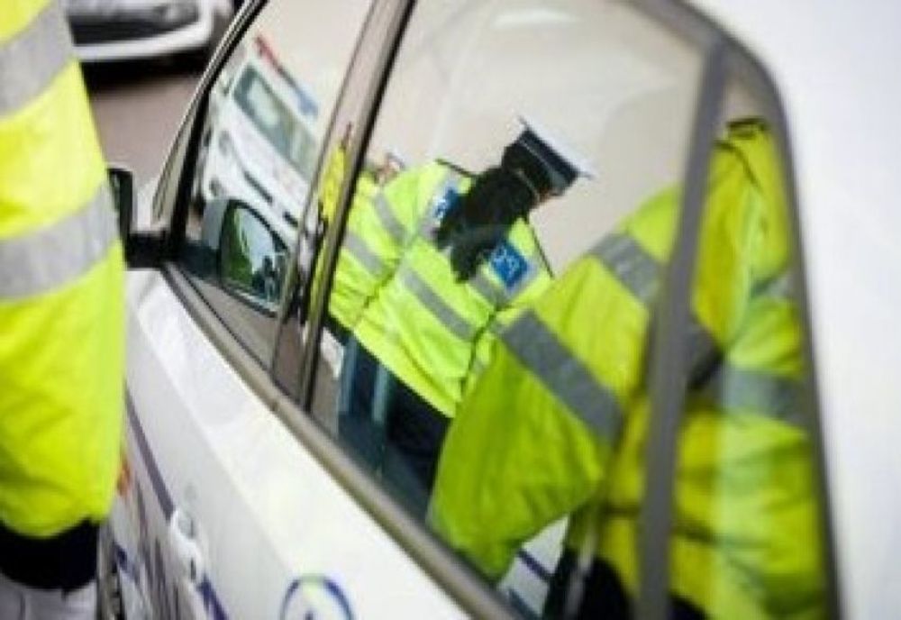 Dolj: Urmărit în trafic de către polițiști. Un tânăr este cercetat penal pentru că s-a urcat la volan neavând permis de conducere  