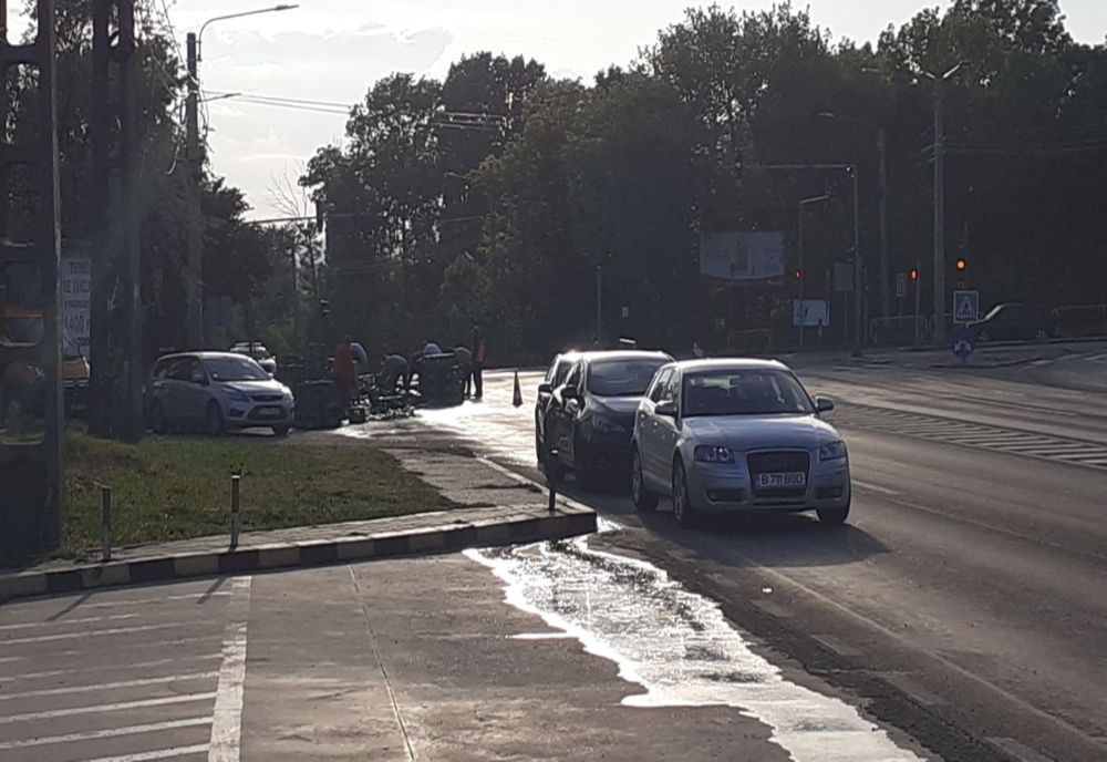 Craiova: Stradă de la ieșire din oraș, inundată cu bere. Șoferul unui TIR amendat pentru că nu și-a asigurat marfa transportată 