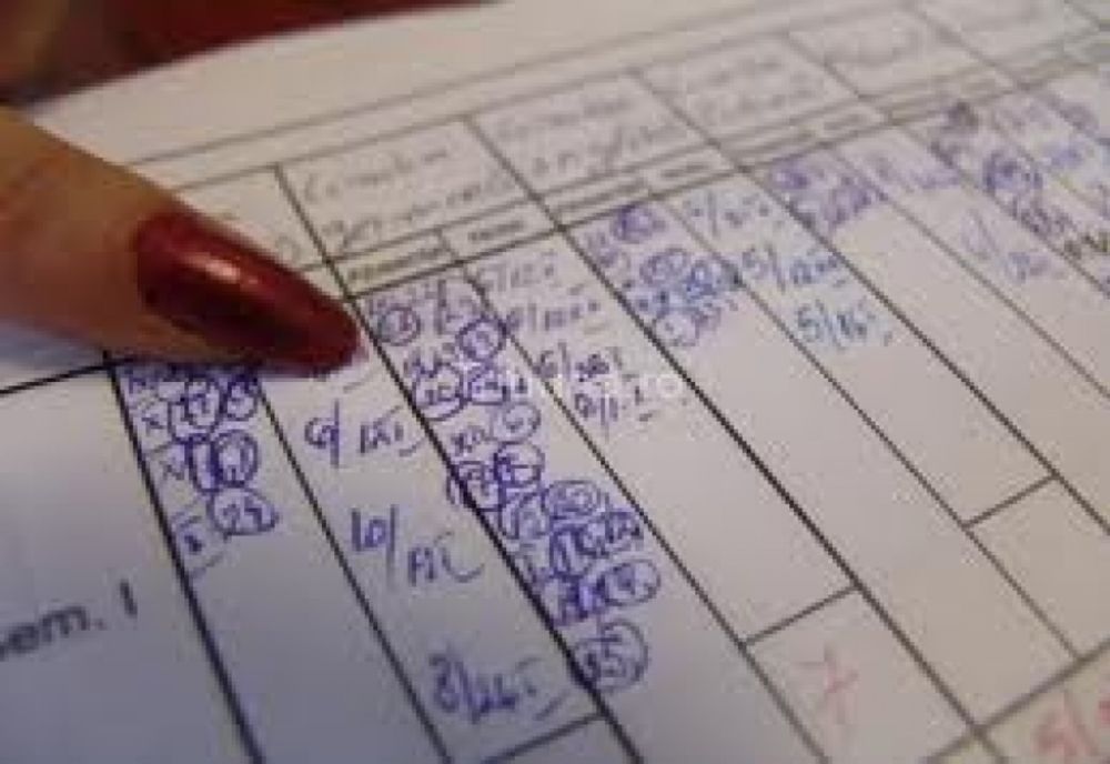 Ministerul Educației a explicat cum pot fi încheiate mediile școlare