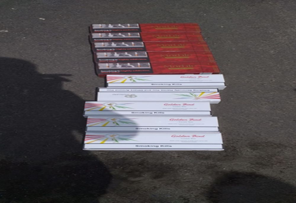 Craiova: Femeie prinsă în timp ce vindea țigări de contrabandă în supermarket