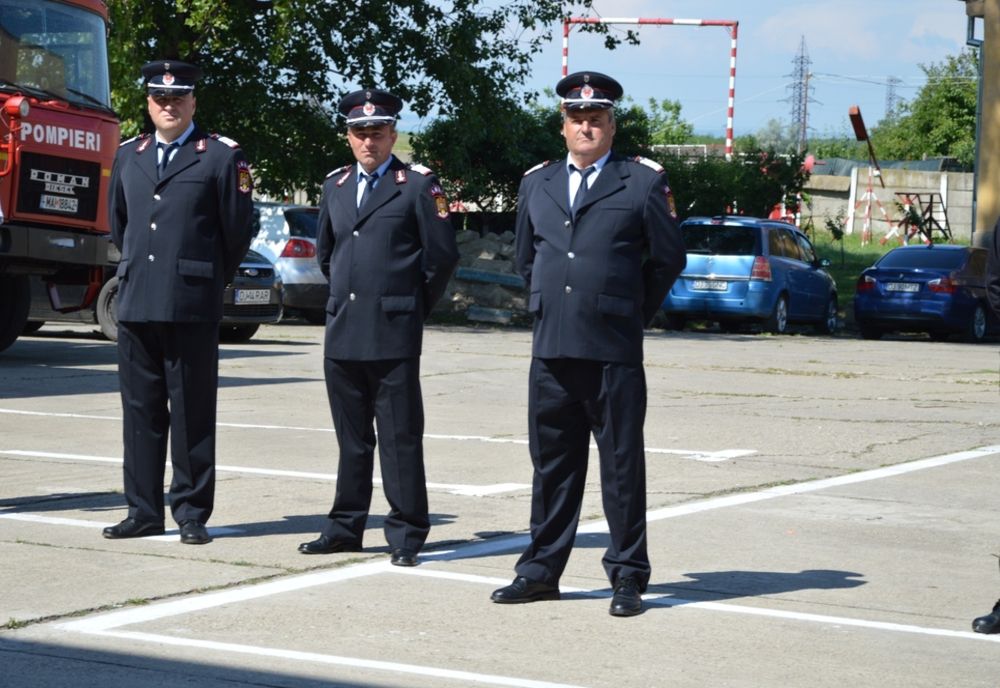 Dolj: Trei pompieri din cadrul ISU Dolj au trecut în rezervă după 26 de ani de muncă  