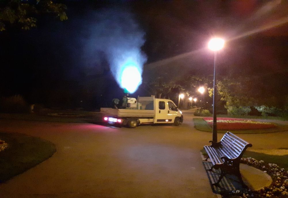 Dezinsecție terestră în Craiova. Parcurile și lacurile, primele vizate   