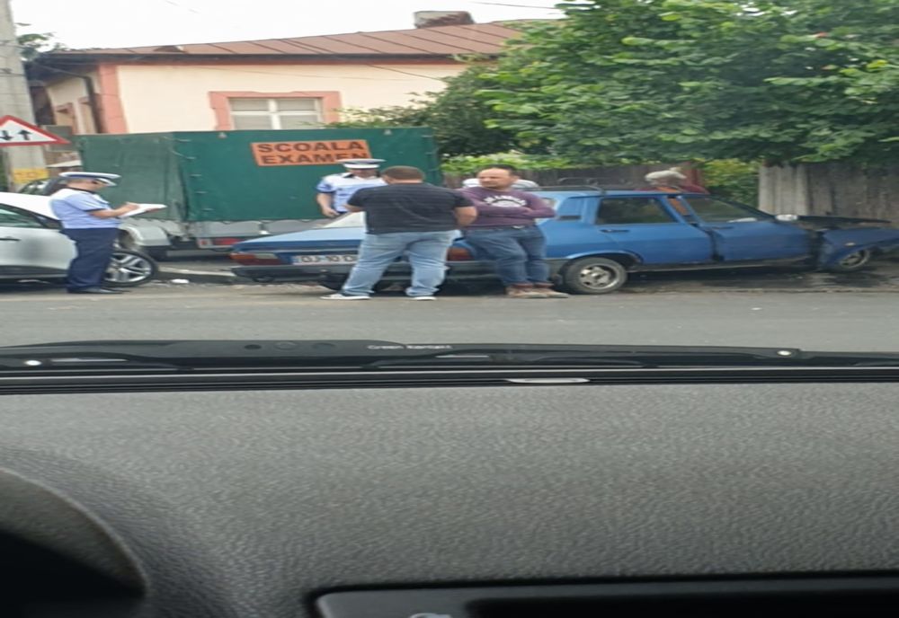 Accident cu două victime, în Craiova. O șoferiță nu a acordat prioritate unei alte mașini