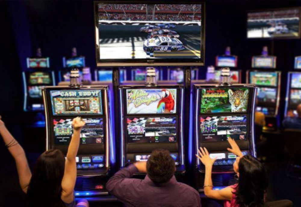 Casierul unei săli de jocuri din Dolj, reţinut după ce furat toate încasările dintr-o zi