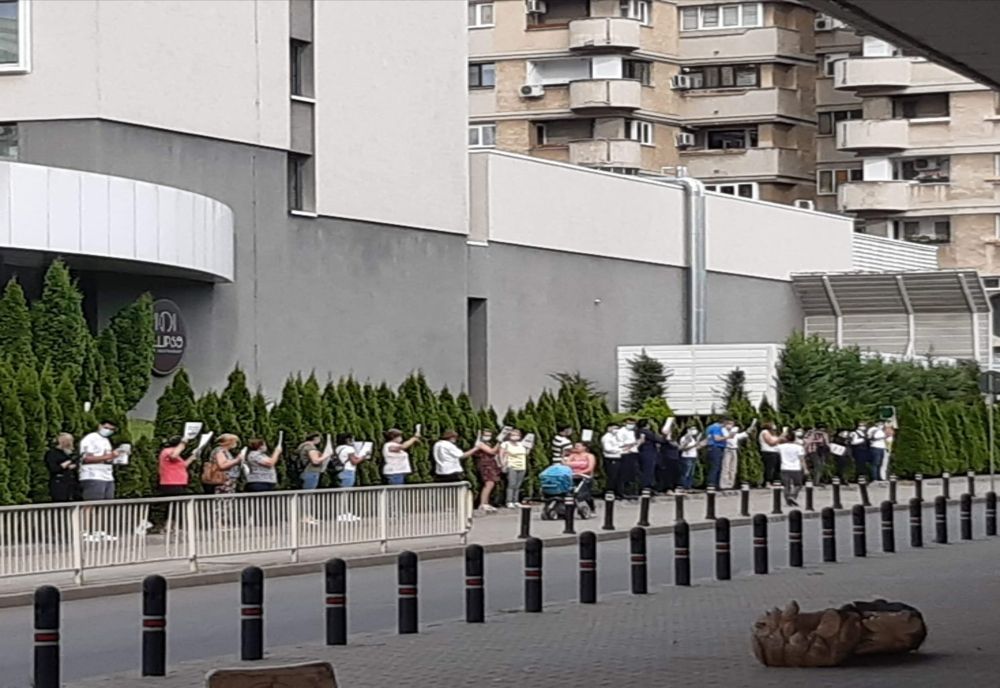 Protest împotriva Guvernului, în faţa mai multor restaurante şi baruri din Craiova