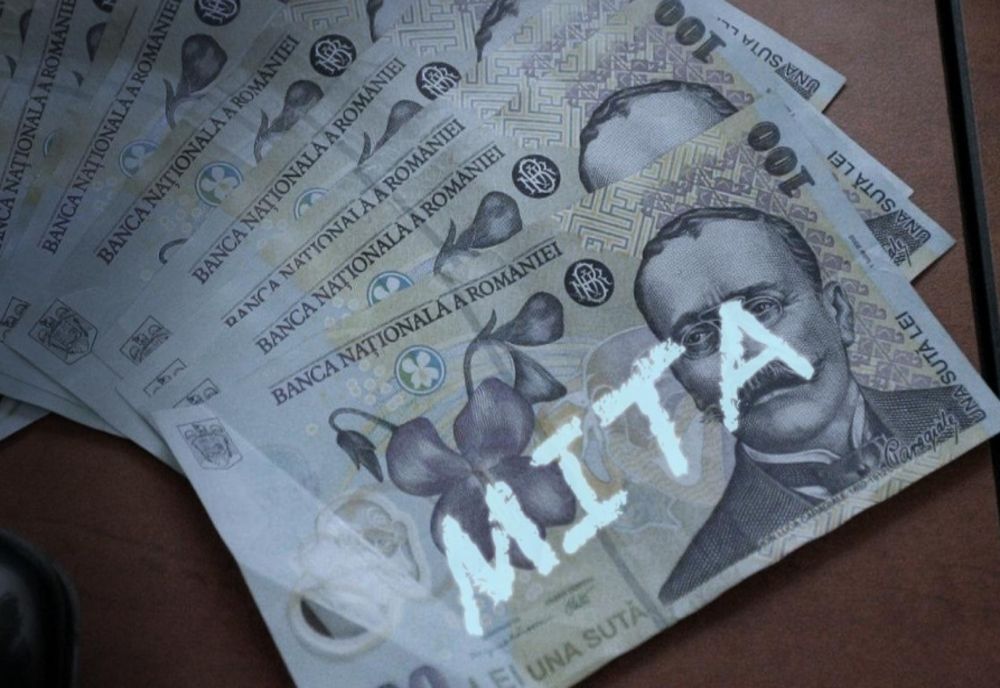 Patron din Craiova, prins în flagrant când oferea mită unui poliţist. Afaceristul a fost arestat preventiv