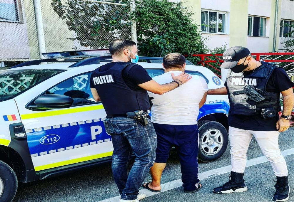 VIDEO. Tânăr din Craiova, dat în urmărire de autorităţile din SUA, prins de poliţiştii din Dolj