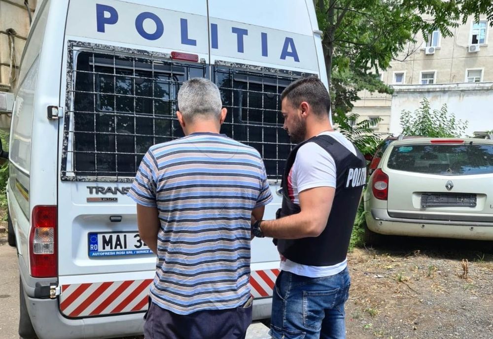 Un bărbat din Dolj, reţinut pentru că-şi ţinea cele trei fetiţe închise în casă