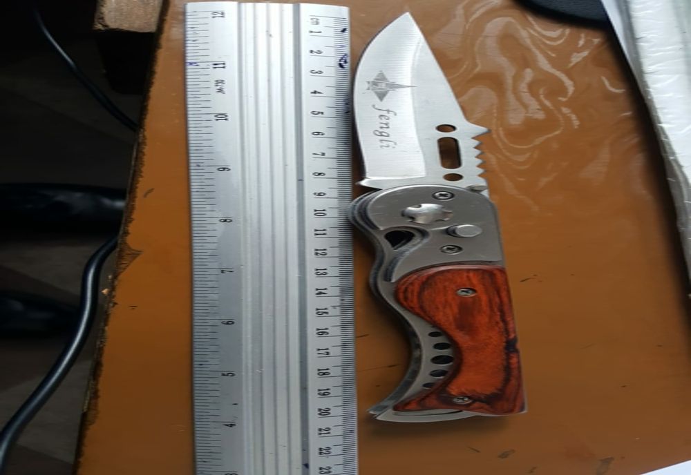 Prins cu briceag la el, în incinta Judecătoriei Craiova