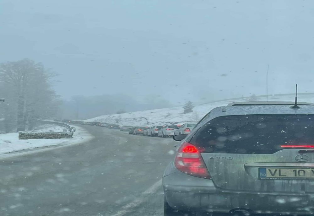 Aglomeraţie la Rânca. Se circulă în coloană