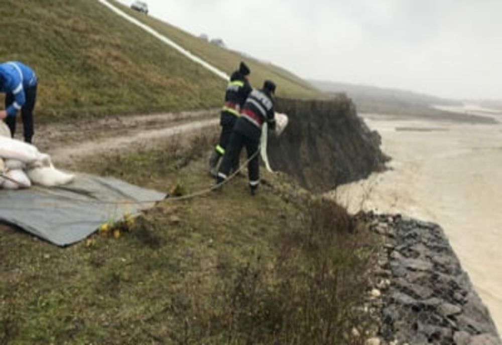 Atenţionare cod portocaliu de inundaţii în mai multe zone din țară