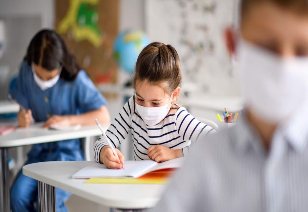 Se înregistrează noi cazuri de COVID, în rândul elevilor, preşcolarilor şi dascălilor din Dolj