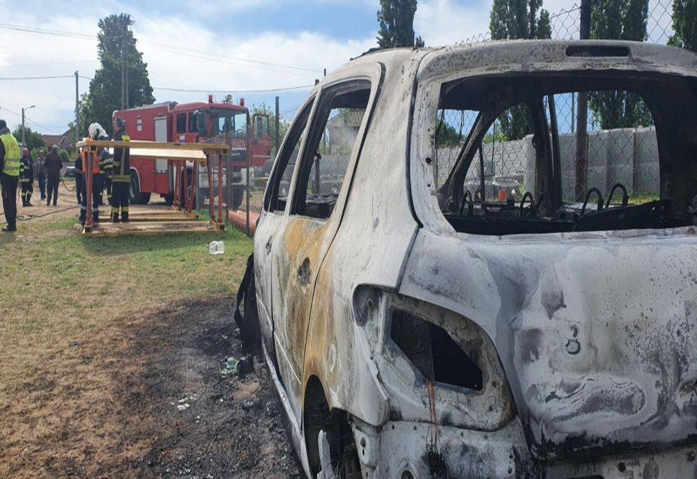 VIDEO. Incendiu la un centru de maşini vechi