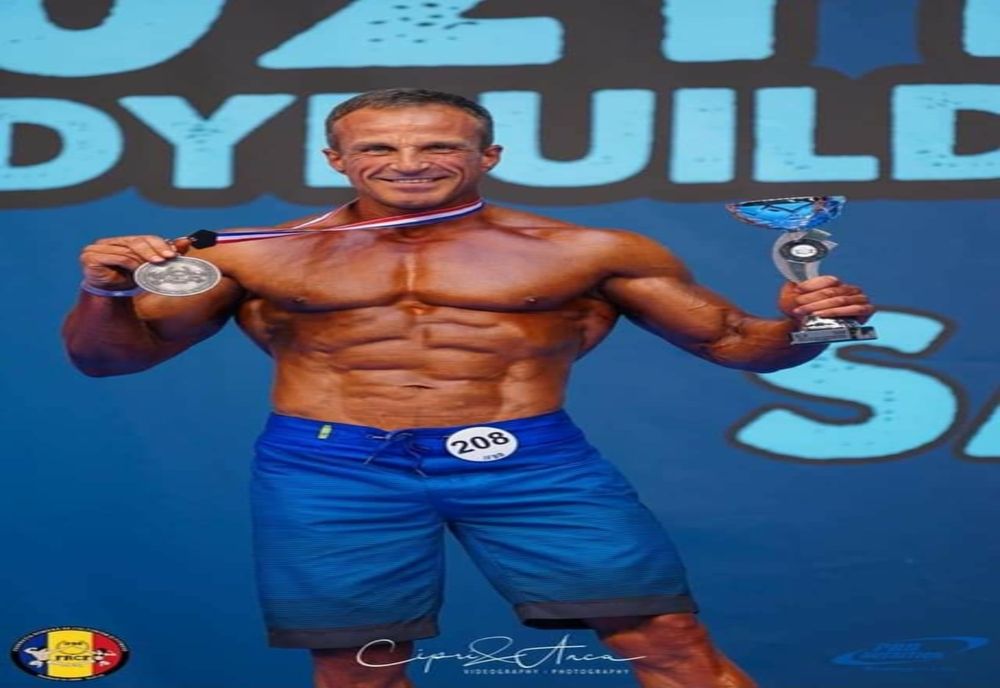 Poliţistul-culturist din Craiova, felicitat de colegi şi conducerea IPJ