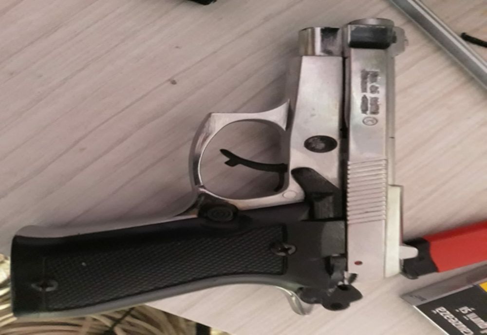 CONTRABANDĂ cu arme în Dolj. Un tânăr a fost arestat preventiv