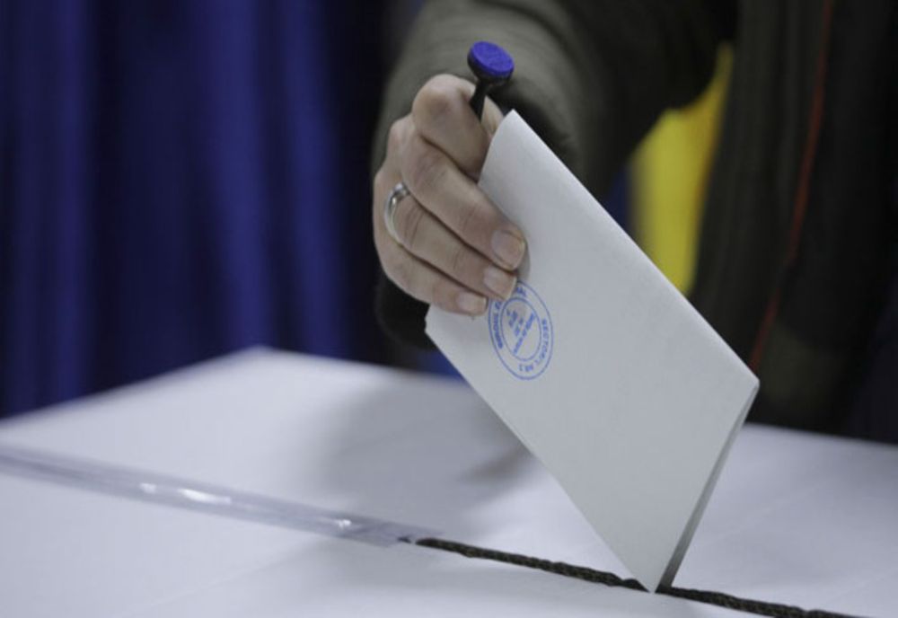 Probleme la o secţie de votare din Dolj. Un bărbat a fost amendat de poliţişti