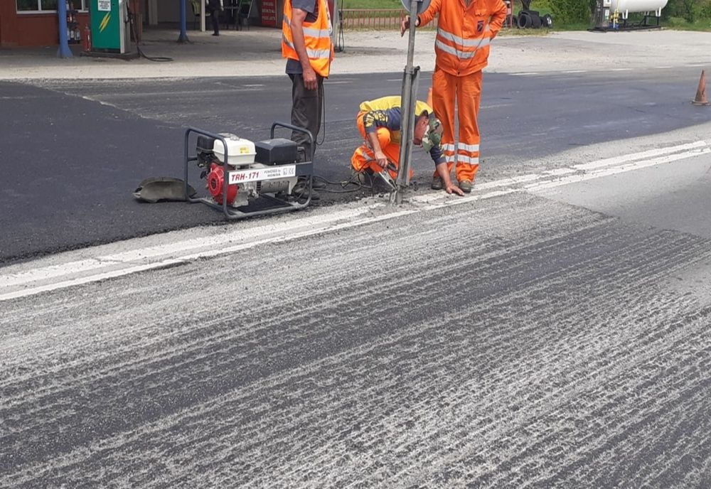 Trafic îngreunat între Slatina şi Craiova din cauza unor lucrări de asfaltare