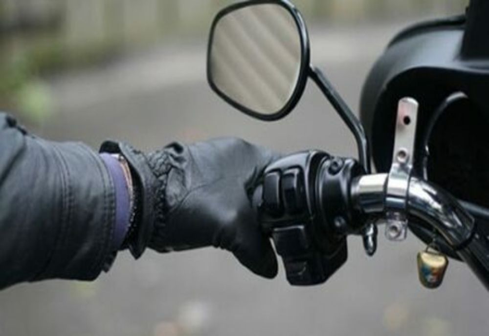 Craiova: Motociclist la spital, după ce a fost lovit de un autoturism