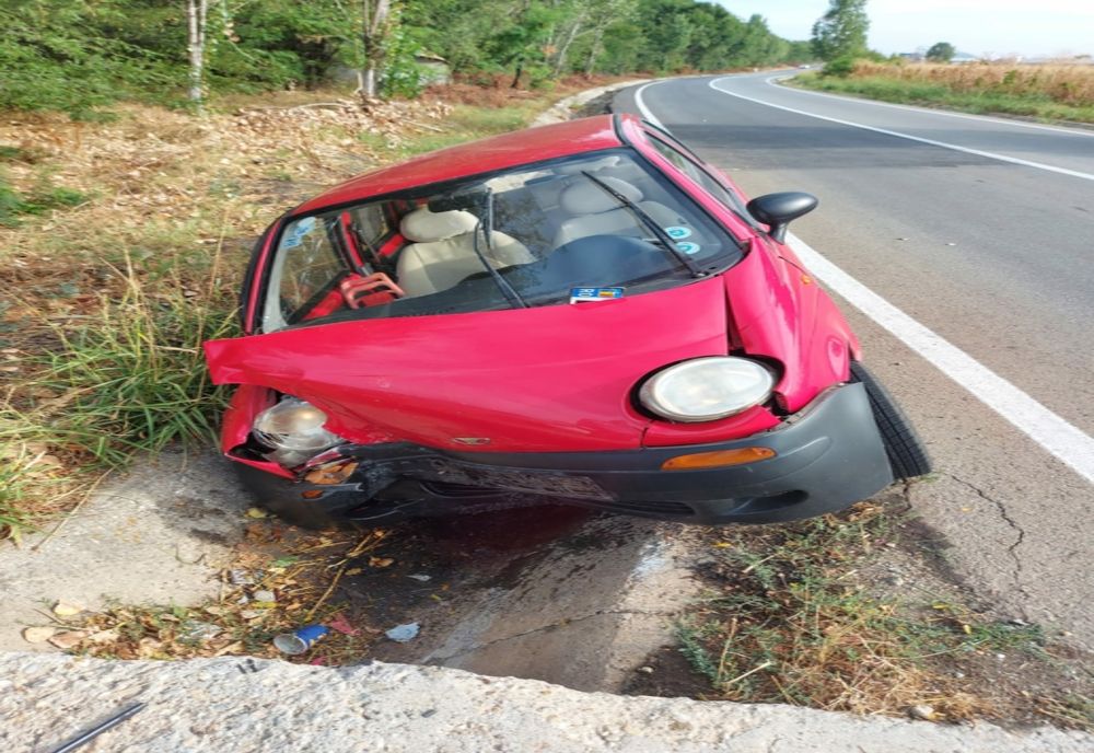 Accident în Dolj. O femeie a intrat cu maşina într-un cap de pod